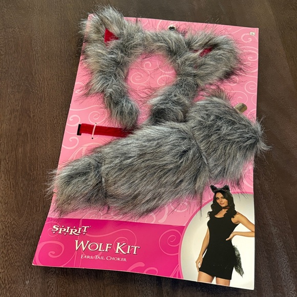 Spirit Halloween Faux Fur Ears Tail and Choker Wolf Kit - Picture 2 of 11